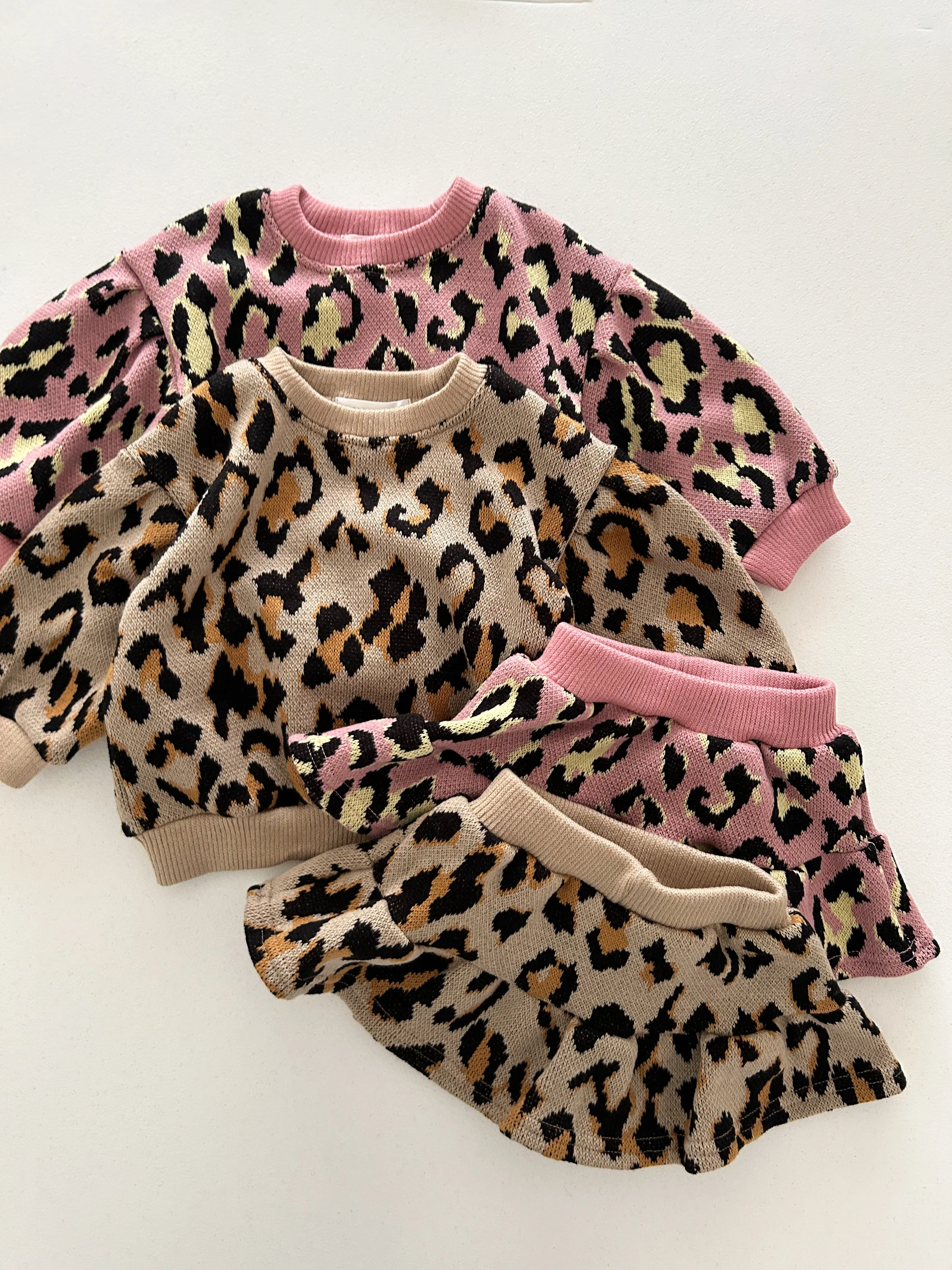 Girls Leopard Knitted Sweatshirt and Skirted Shorts Set (1-6y) - 2 Colors