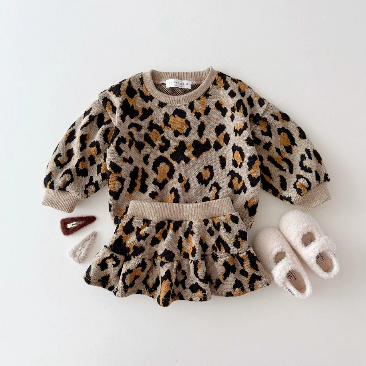 Girls Leopard Knitted Sweatshirt and Skirted Shorts Set (1-6y) - 2 Colors