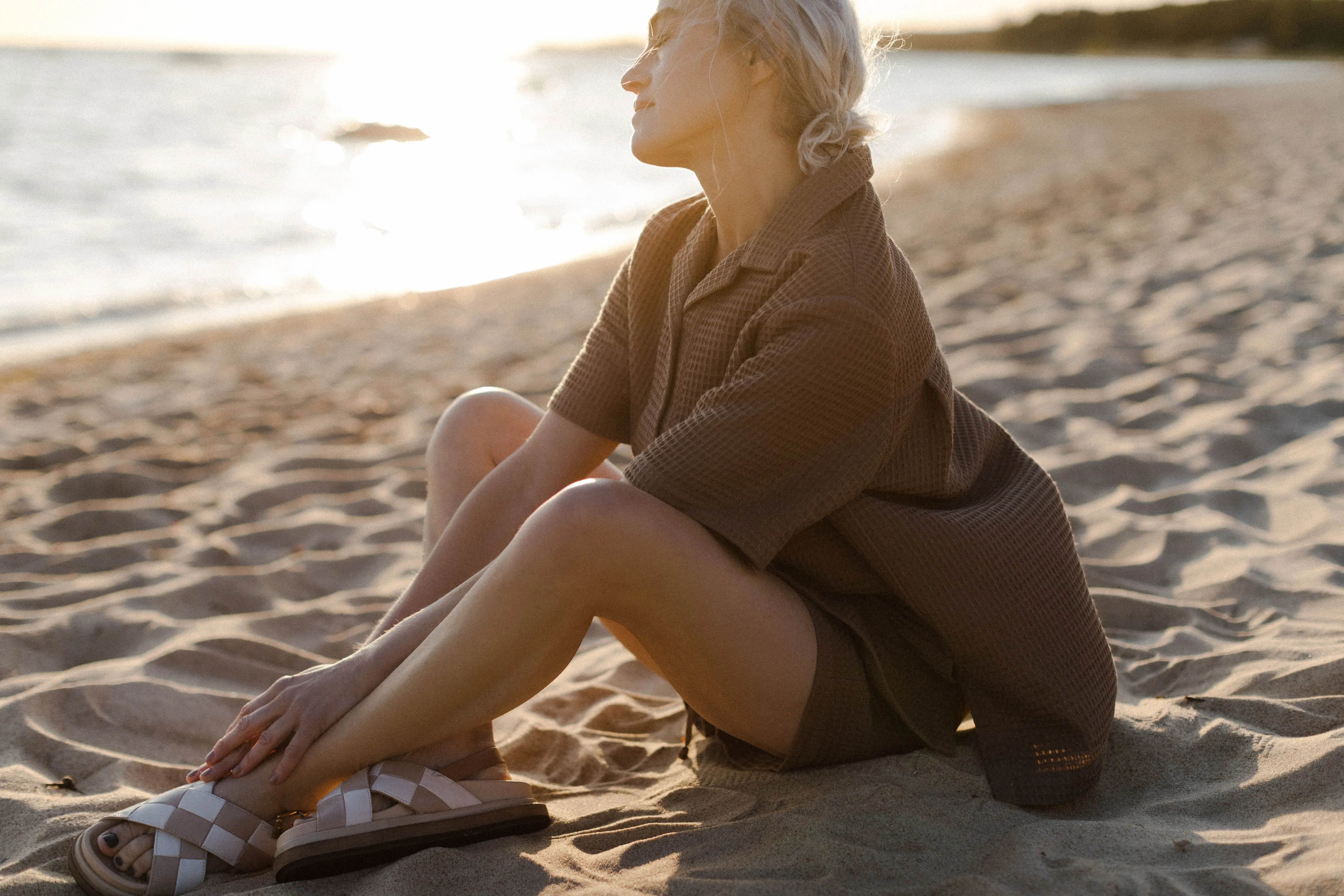 LIN High-Waist Linen Shorts - Cocoa Waffle