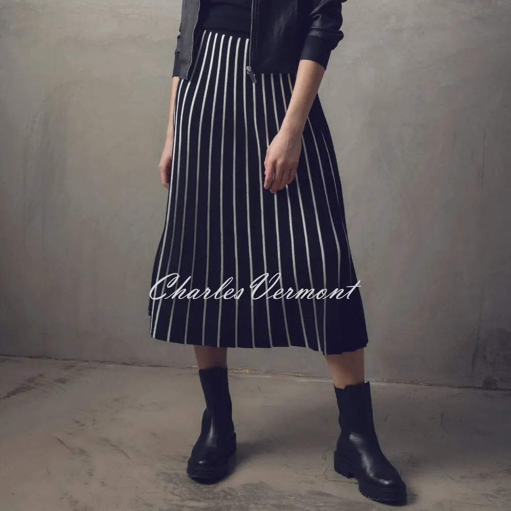 Marble Striped Pleated Knit Skirt - Style 7532-101 (Black / White)