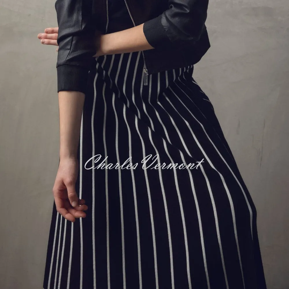 Marble Striped Pleated Knit Skirt - Style 7532-101 (Black / White)