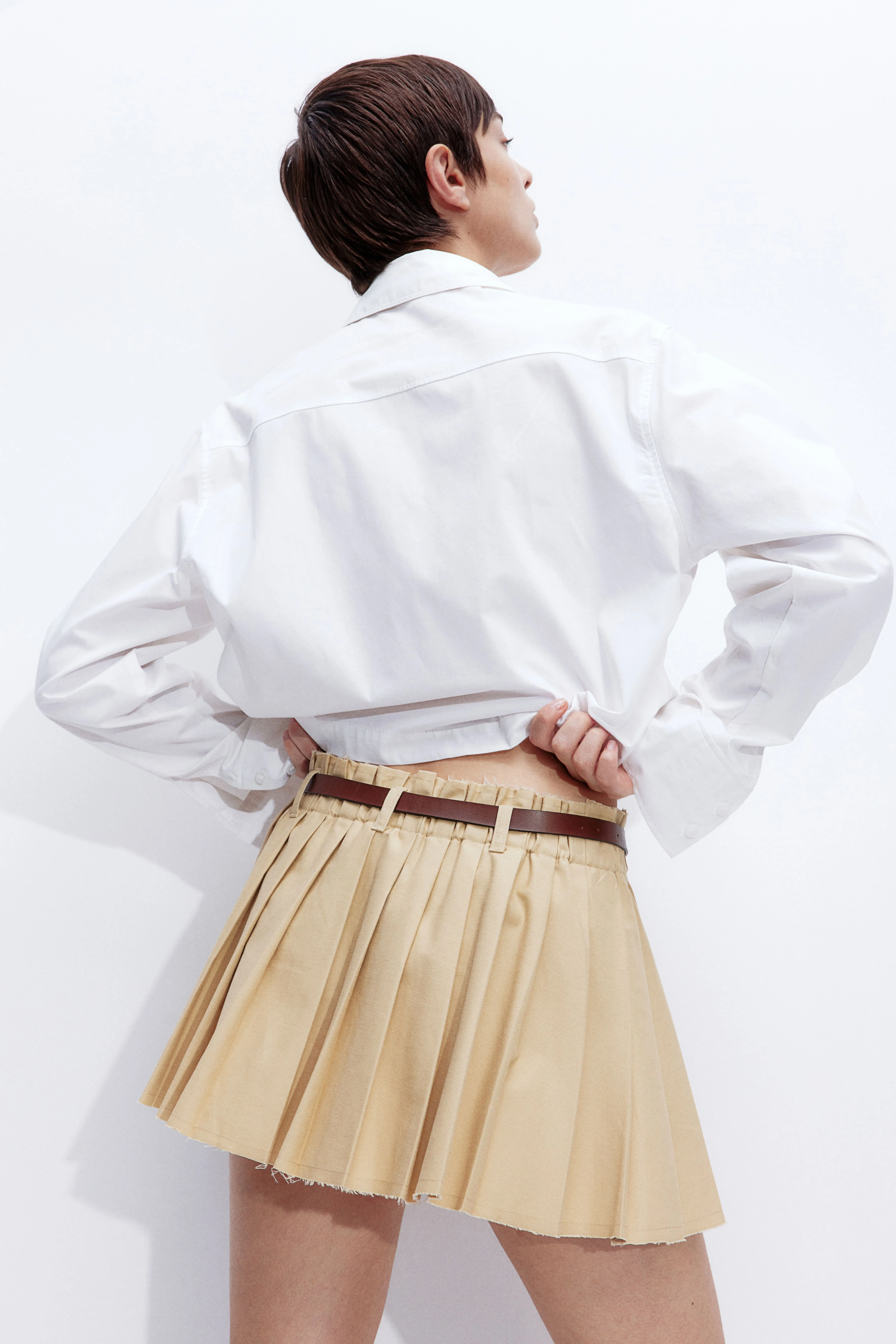 Pleated mini skirt - Regular waist - Mini - Beige - Ladies | H&M GB