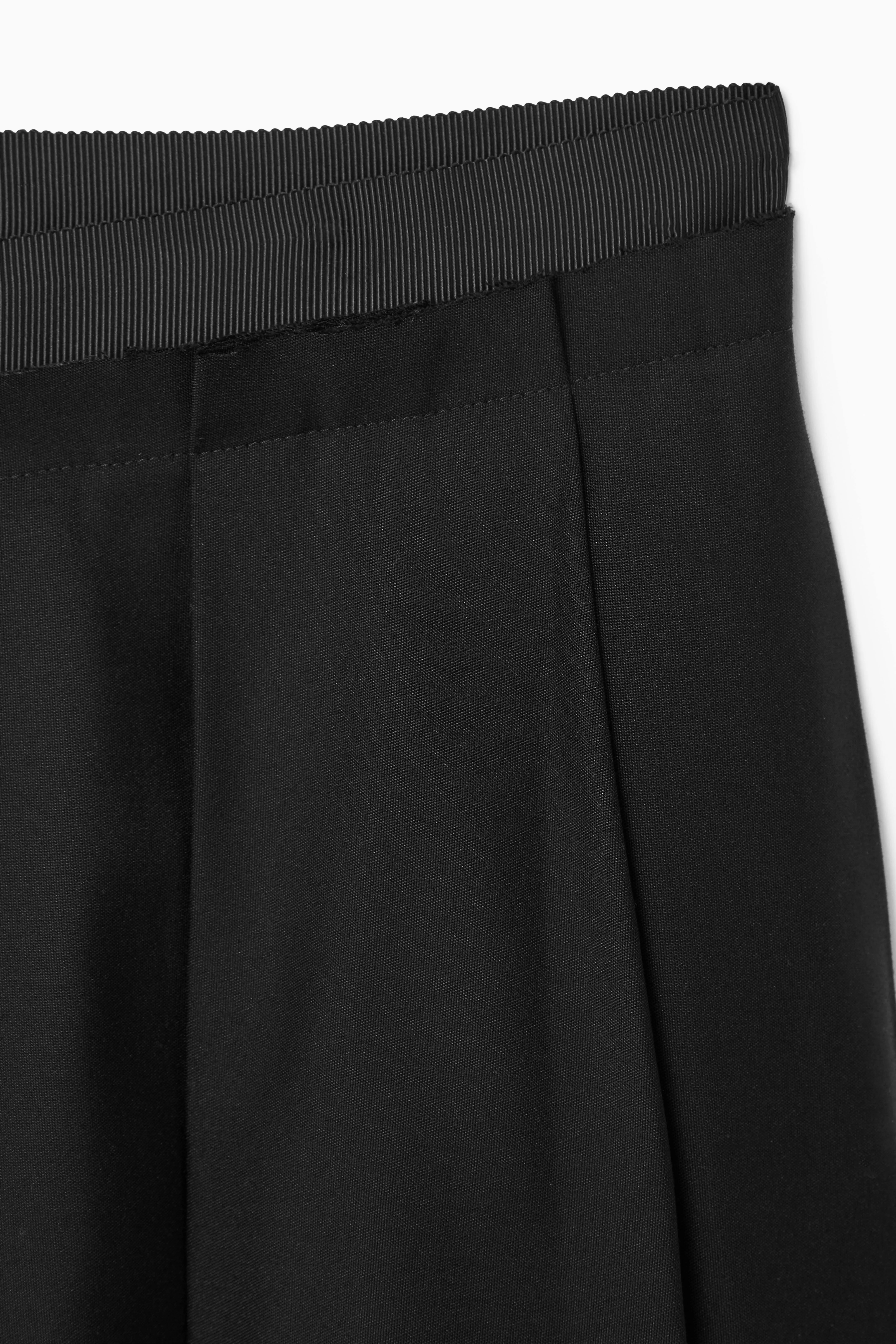 PLEATED MINI SKIRT - Regular waist - Mini - BLACK - Ladies | H&M GB