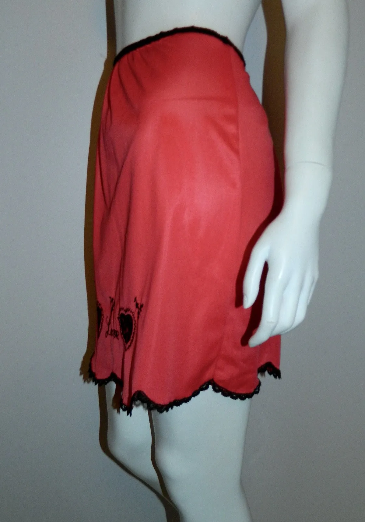 vintage 1960s half slip / red LOVE skirt black lace embroidery S - M